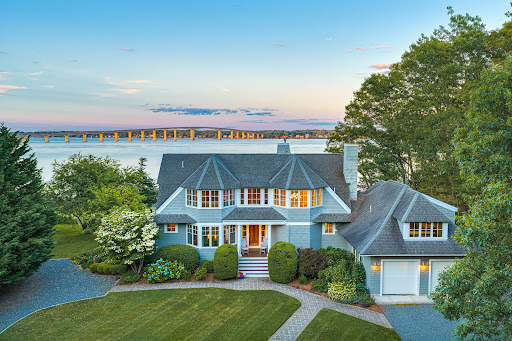 Property purchase in North Kingstown (United States) - Blue house with water and bridge view