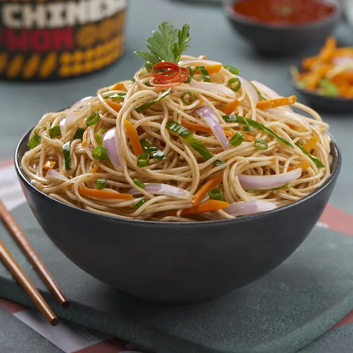 Veg Chinese Hakka Noodles - Half (500 Ml)