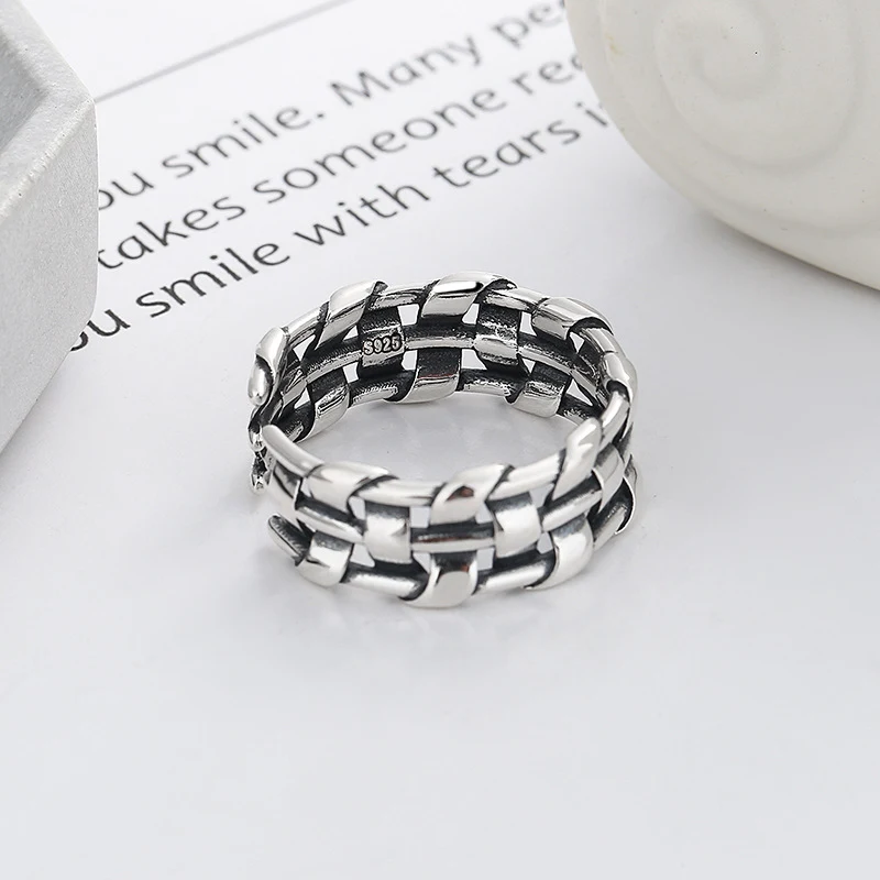 Anel Unissex Geométrica Woven Fashion Cool Exagerado Versátil. Um acessório de moda para looks marcantes e cheios de personalidade.