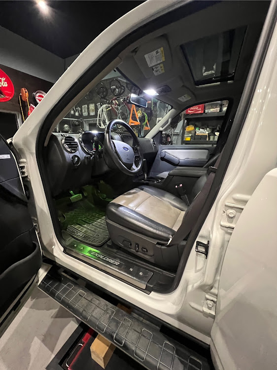 エクスプローラースポーツトラックのアメ車・リフトアップ・メンテナンス・ガレージライフ・DIYに関するカスタム事例の投稿画像3枚目