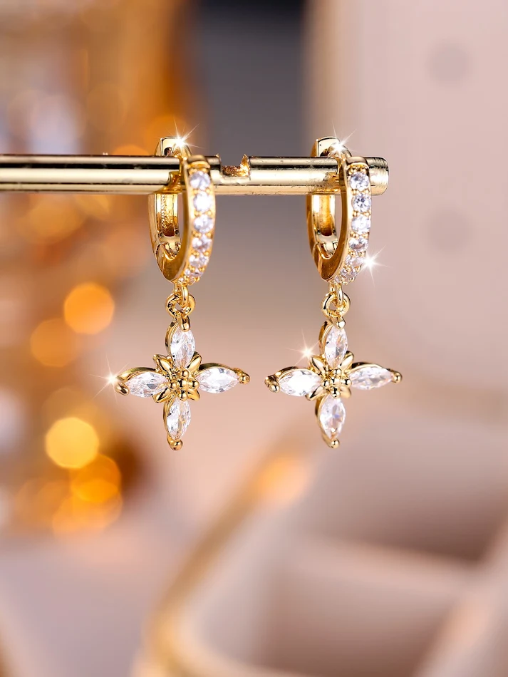 Clip d'oreille XINGX Fashion Commuter Gold White Diamond Horse Eye, luxe léger et diamant pour un look élégant et quotidien.