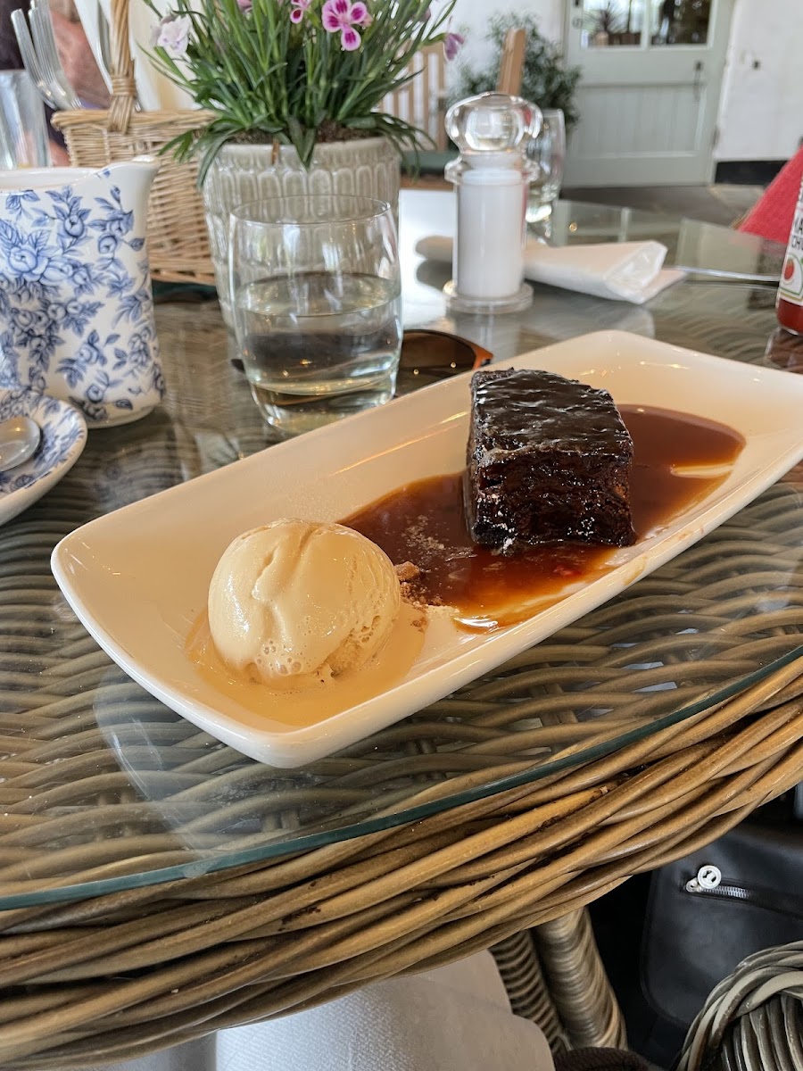 Sticky toffee pudding