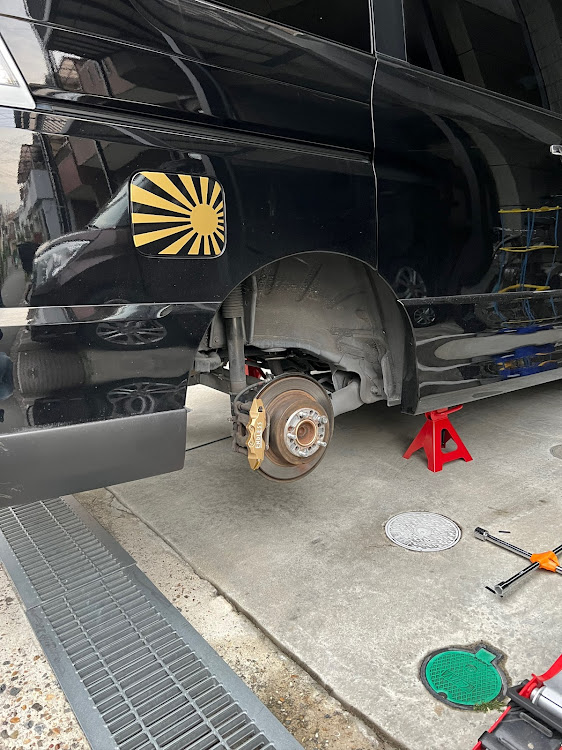 セレナのF-garage family・車検に向けて・車検と言うイベント・車検なんか無くなればいいのに・恥ずかしい仕様に関するカスタム事例の投稿画像1枚目