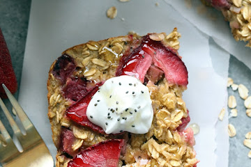 Strawberry Rhubarb Baked Oatmeal Recipe