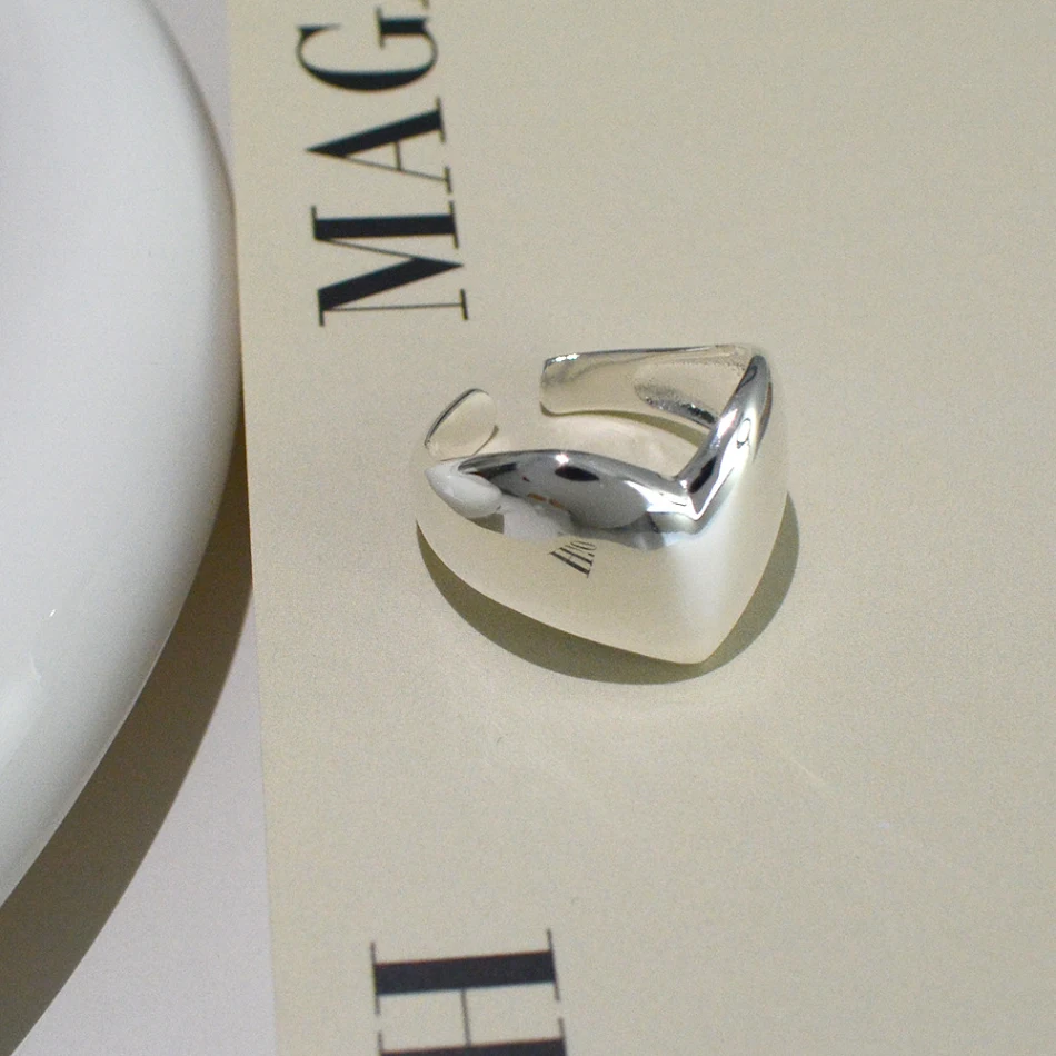 Eenvoudige hartvormige ring voor dames, modieus en creatief, past overal bij, een perfect sieraad om liefde en persoonlijkheid te tonen.
