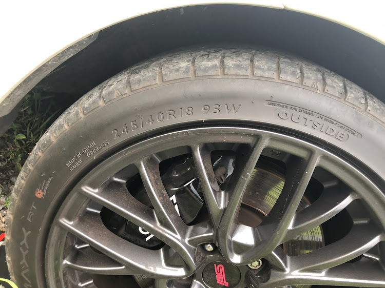 WRX STIのホイール交換・スタッドレスタイヤ・組み替え・インチダウン・タイヤ交換に関するカスタム事例の投稿画像1枚目