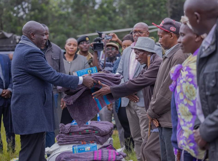 Deputy President Rigathi Gachagua donating blankets and other basic items to families displaced by a landslide at Ngutu primary in Mathioya, Murang'a County.