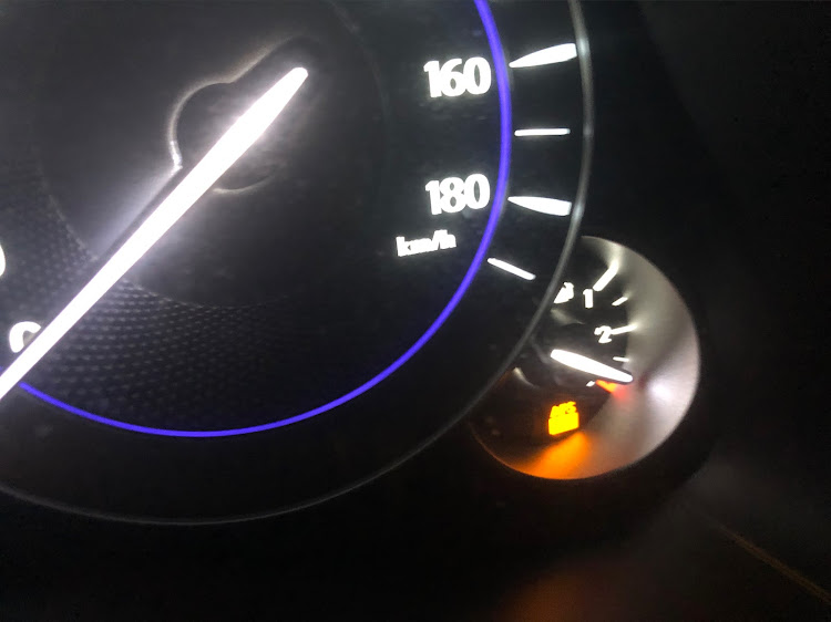 フーガのノーマル車高の快適さに・慣れて来てしまった今日この頃・これじゃイカン！と自分に言い聞かせ・早く元に戻さなくてはと思っては居るが・寒いのでヤル気起きず…に関するカスタム事例の投稿画像7枚目
