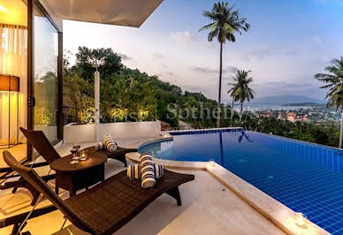 Villa with pool and garden 2