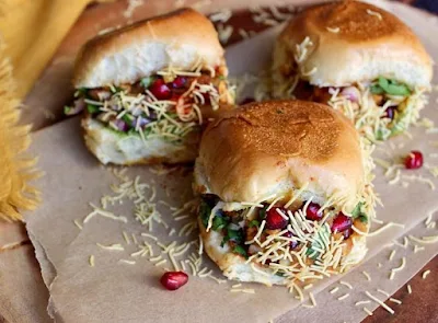 Karnavati Dabeli And Vadapav