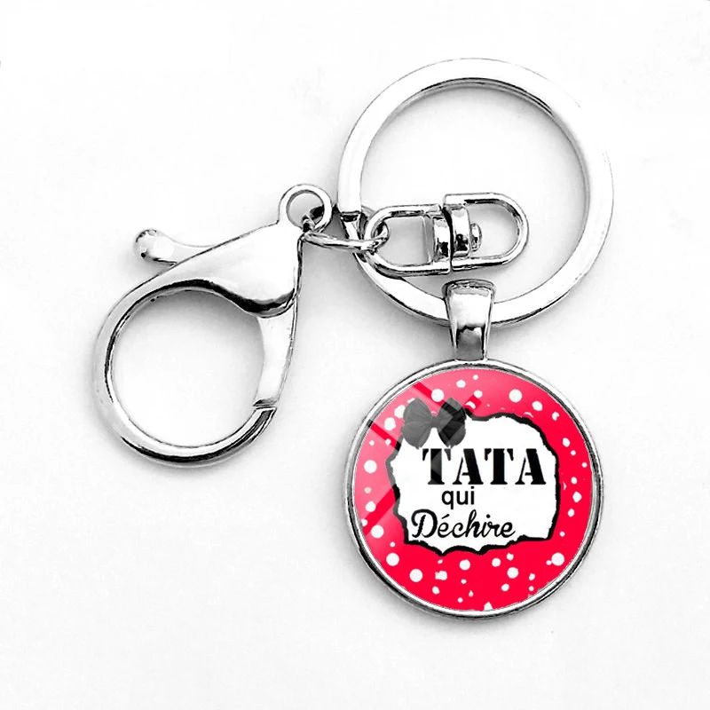 Tata Maman Mamie Qui Dechire glazen dome sleutelhanger met karabijnhaak, een prachtig cadeau voor grootouders.