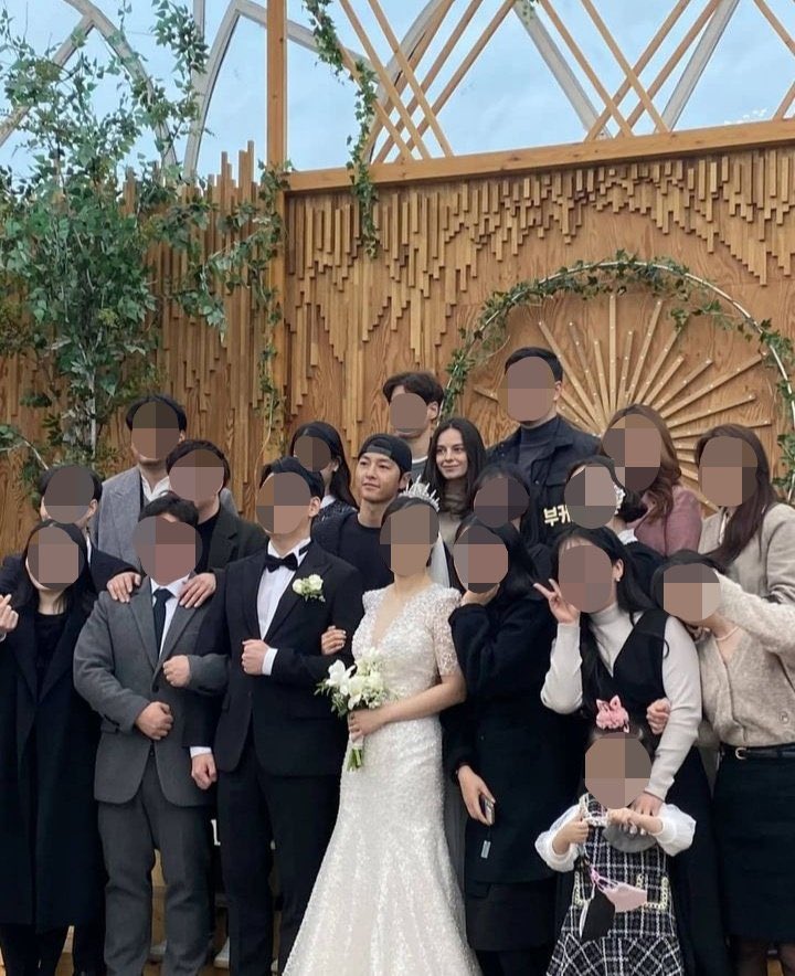 el actor song joong ki asiste a la boda con su novia katy louise saunders