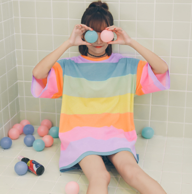 Gestreept t-shirt met korte mouwen, perfect voor de zomer. Comfortabel, ademend en makkelijk te combineren. Ideaal voor casual outfits.