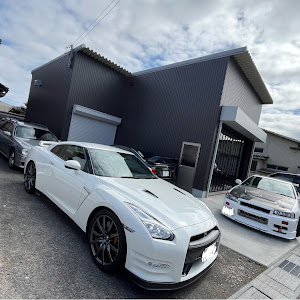 NISSAN GT-R