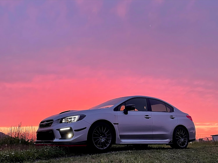 WRX S4の夕焼けコラボ・本日のラーメン🍜・洗車した！・基礎工事後半👷に関するカスタム事例の投稿画像1枚目