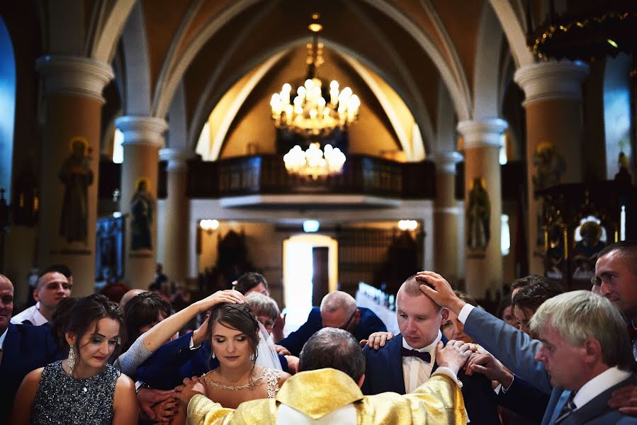 ช่างภาพงานแต่งงาน Artur Kuźnik (arturkuznik) ภาพเมื่อ 4 สิงหาคม 2019