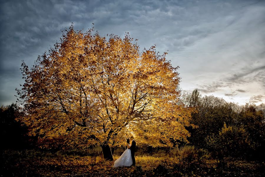 Wedding photographer Wojtek Hnat (wojtekhnat). Photo of 19 October 2019