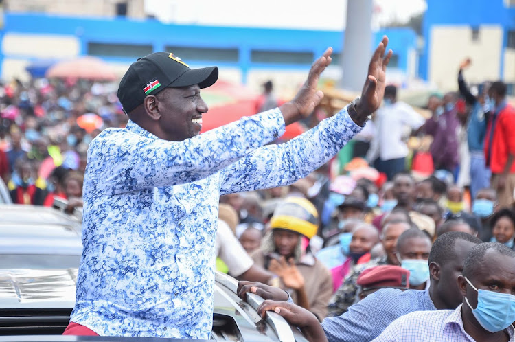 Deputy President William Ruto addressing wananchi at Gachie, Kihara and Wangige markets after leading empowerment programmes in Kiambaa and Kabete, Kiambu county.