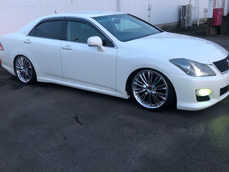 クラウンアスリートのクラウンアスリート・200系クラウン・20クラウン・クレンツェ・クレンツェ マジスに関するカスタム事例の投稿画像2枚目