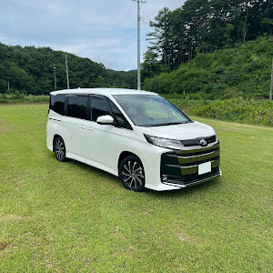 ノア ZWR90W