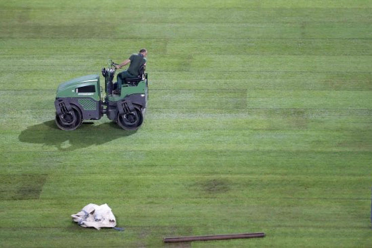 Une nouvelle pelouse pour peut-être accueillir les Diables en quarts (PHOTOS)