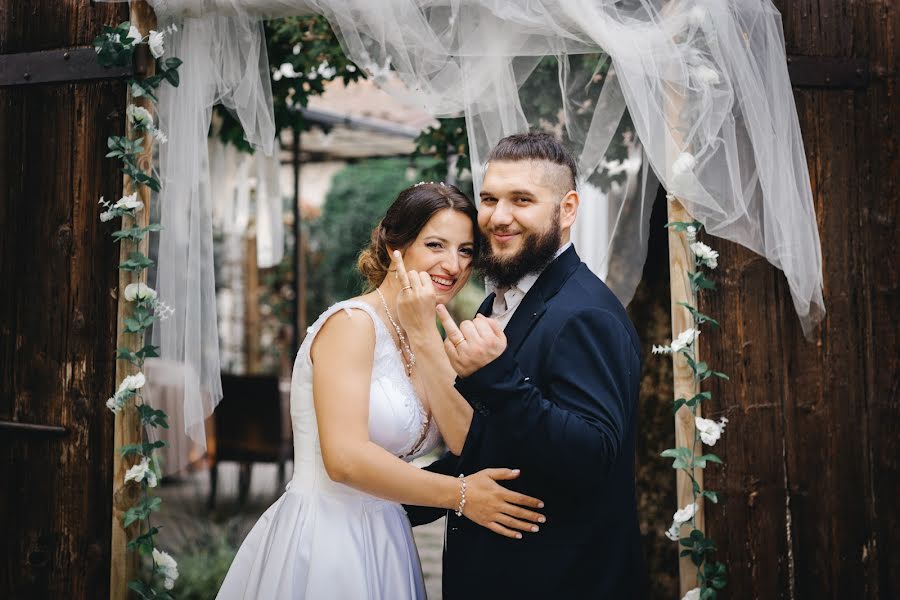 Fotógrafo de casamento Vitalik Gandrabur (ferrerov). Foto de 15 de novembro 2023