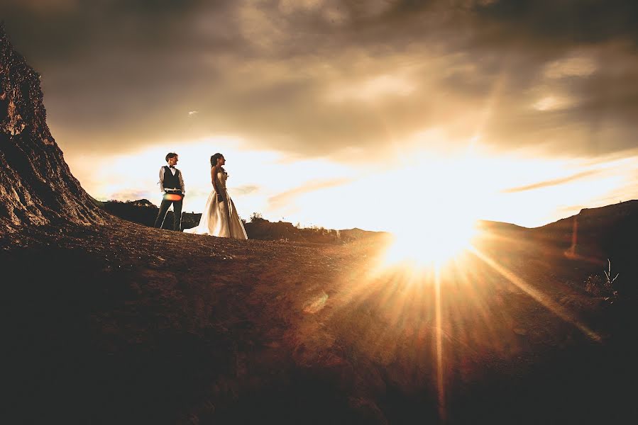 Fotografo di matrimoni Valery Garnica (focusmilebodas2). Foto del 14 dicembre 2017