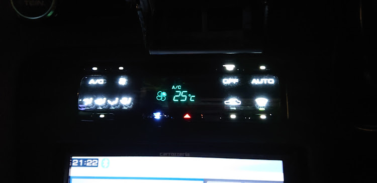 180SXの追加メーター・エアコンパネルLED・オートゲージに関するカスタム事例の投稿画像3枚目