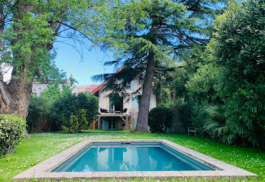 Maison avec piscine et jardin 9