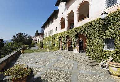 Villa with pool and garden 2