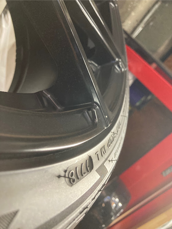 TT クーペのアウディ好きな人と繋がりたい・アウディ TT・スペーサー・愛車の一番好きな角度・ミシュランパイロットスポーツ5に関するカスタム事例の投稿画像8枚目