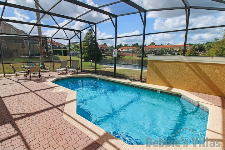 Kissimmee holiday home with a lake view from the west-facing private pool