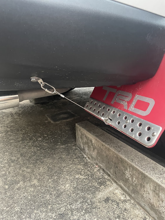 RAV4のRAV4オフロードパッケージ・マッドフラップワイヤー・デルタフォースオーバルに関するカスタム事例の投稿画像2枚目