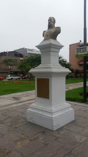 Busto Andrés Avelino Cáceres 