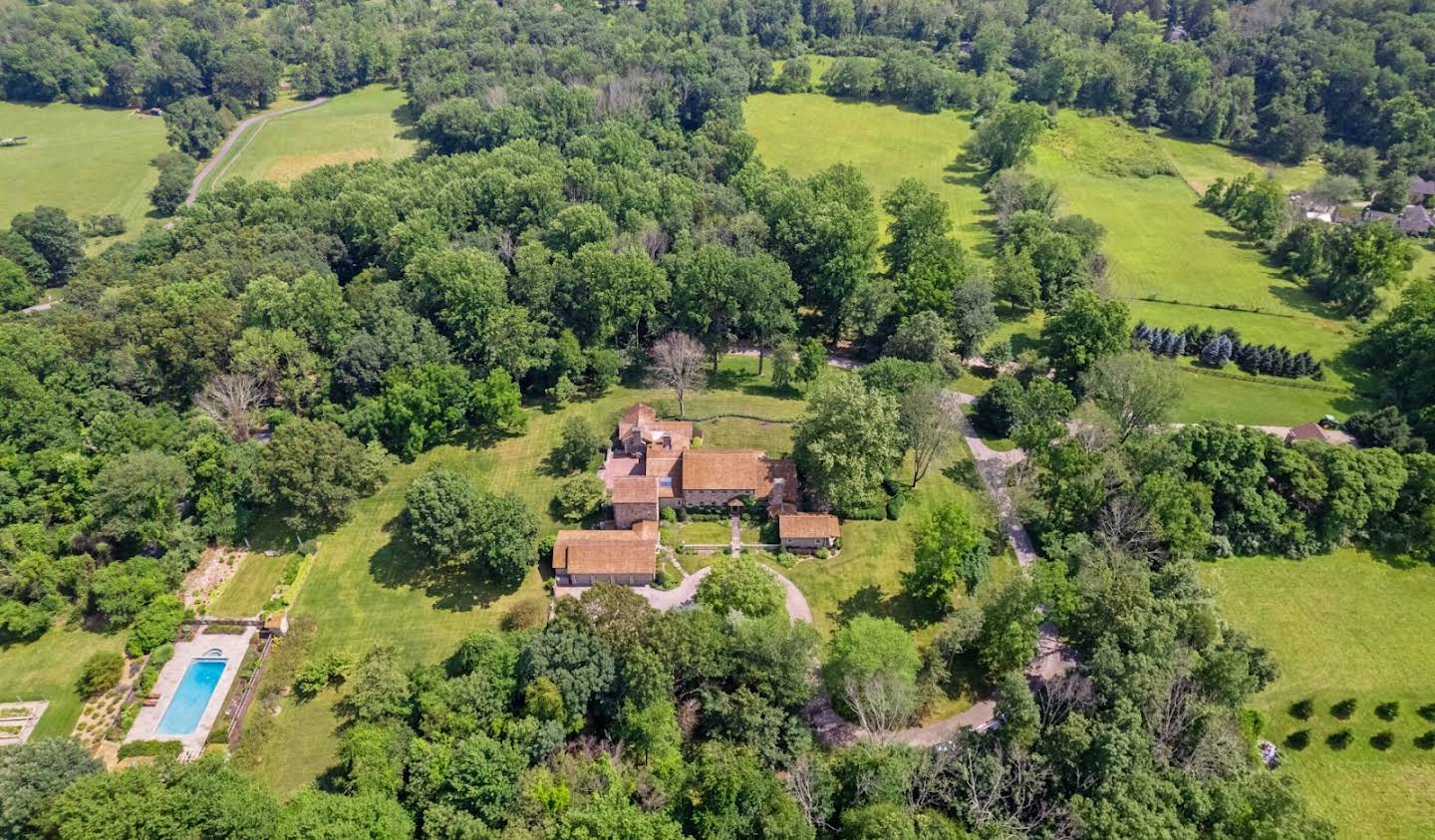 House with pool and garden Tewksbury