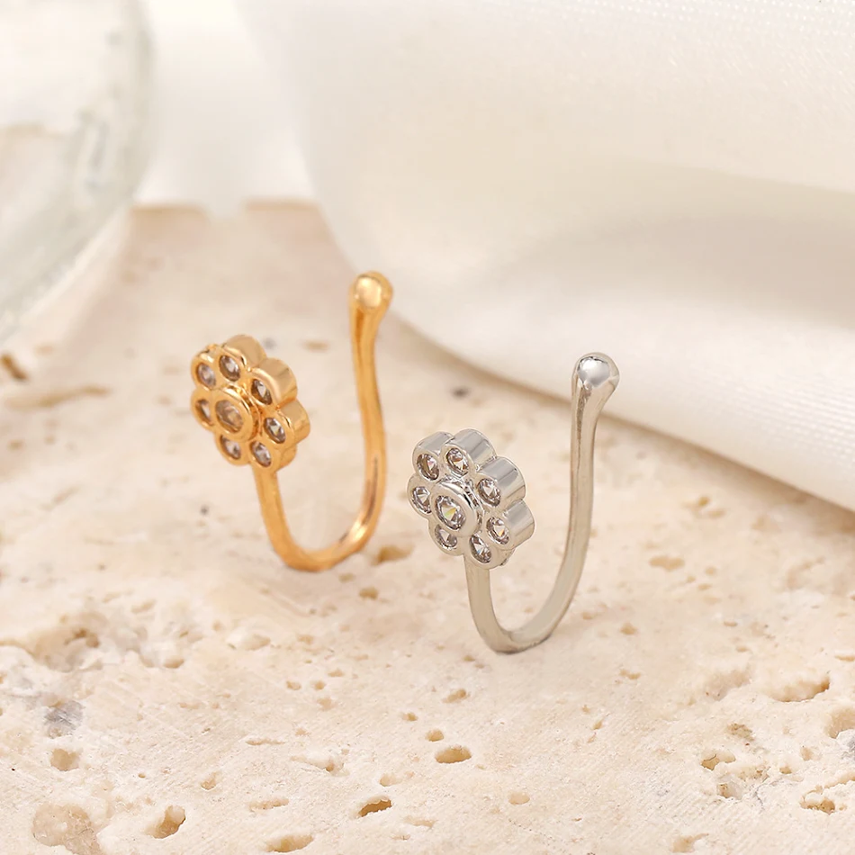 Piercing de nariz flor zircônia em U com micro cravação. Metal elegante e delicado, brilho sutil para seu visual.