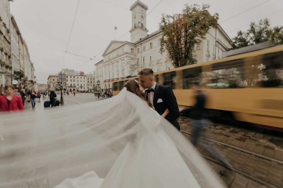 Wedding photographer Yuliia Lutsiv (yulialutsiv). Photo of 11 December 2021