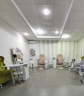 Bambola nailroom