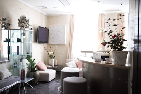 Bloom Beauty Salon (Блум бьюти салон)