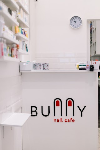 Bunny nail cafe