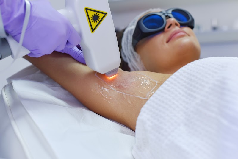 Soft Skin Hamburg - Dauerhafte Haarentfernung Mit SHR oder Diodenlaser - Hydrofacial - Akne - Kryo - Microneedling - Radiofrequenz