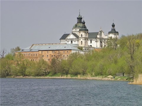 Національний Туристичний Путівник Агов (карта, подорожі Україною, туризм, продаж квитків на літаки автобуси та поїзди, готелі, ресторани)