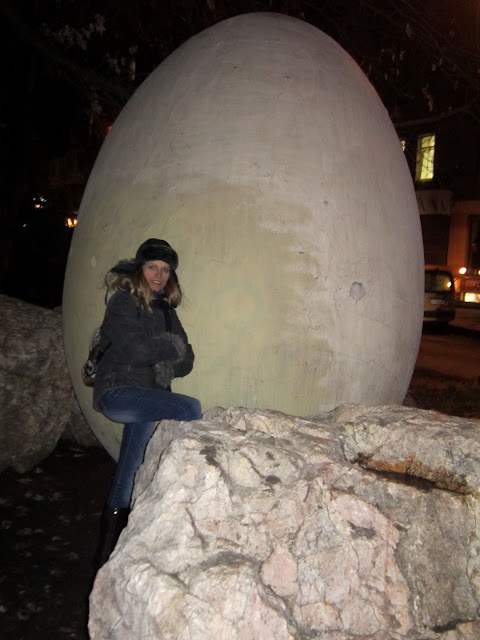 Monument to the Egg