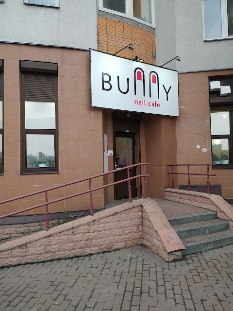 Bunny nail cafe