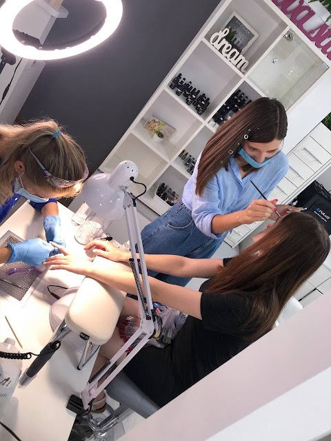 Bobrova Beauty Studio & School