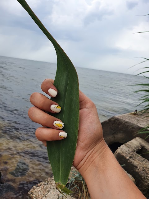 TRIM manicure service