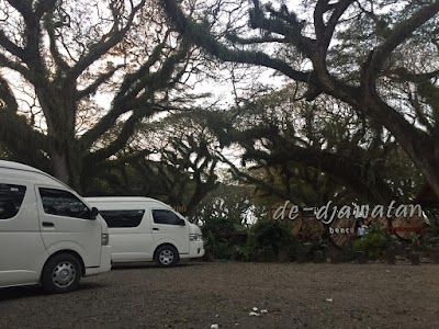 photo of Sewa Mobil Surabaya Alphard Fortuner Pajero Hiace Elf Innova Surabaya Sewa Mobil Mewah