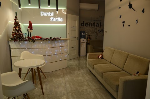 Стоматологія "Dental Studio"