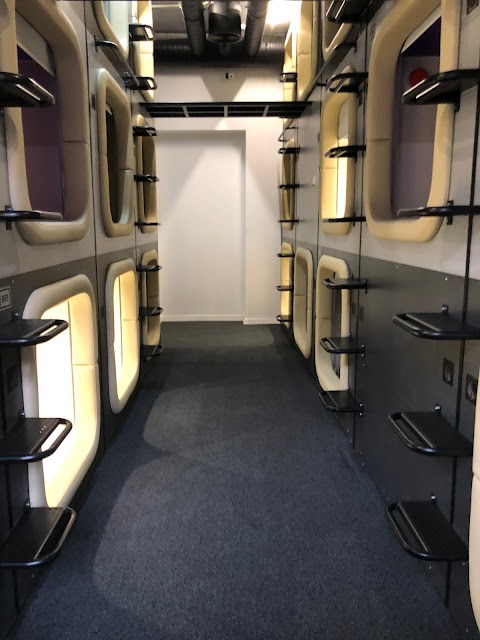 AV-2 capsule hotel