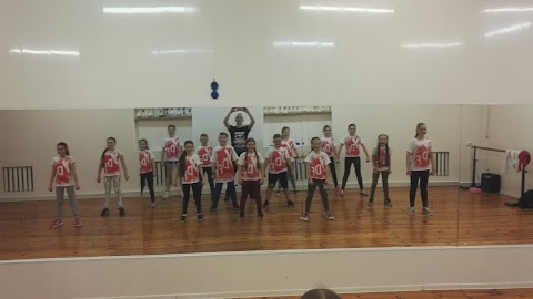 Київська школа танцю "Young Dance Family"